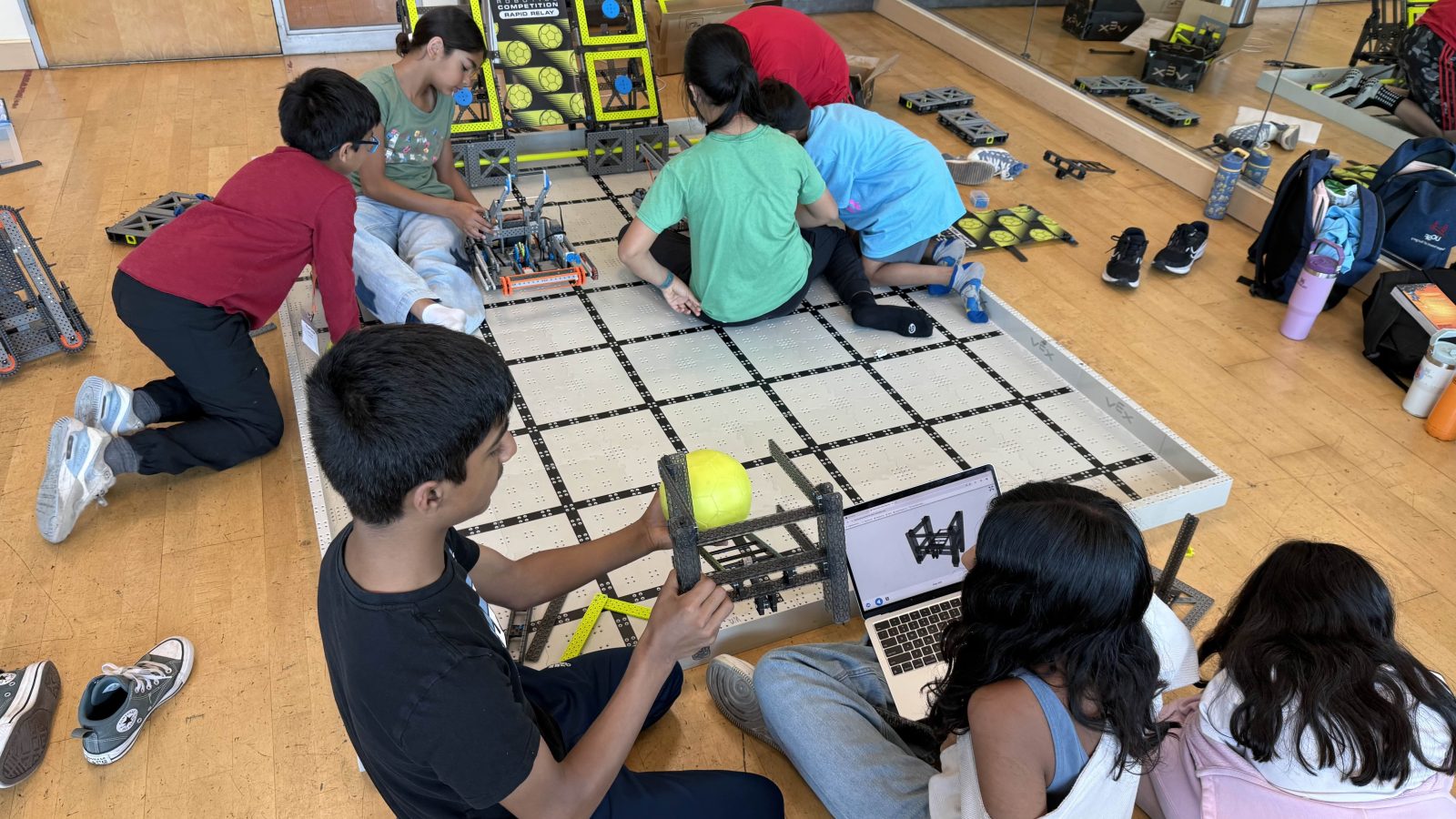 Campers assembling the Herobot